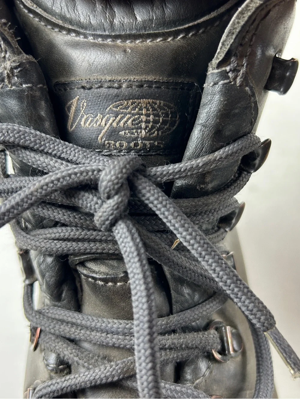 Vasque Hiking Mountaineering Boots Men’s 8 Gray Leather Vibram Sole Made Italy